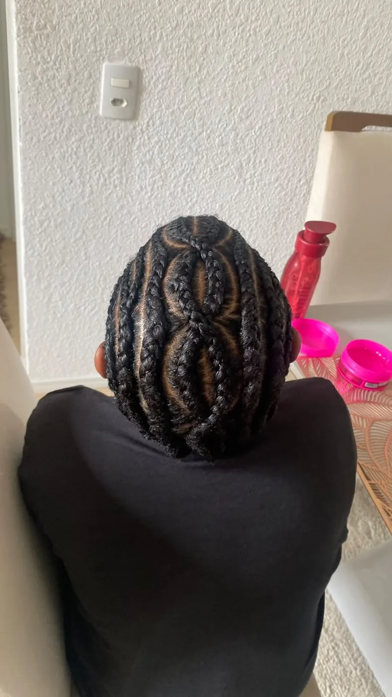 Nagô masculino grosso, vista de trás